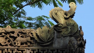 中国佛教寺庙的传统屋顶屋檐视频素材模板下载