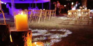 婚礼背景上的蜡烛。