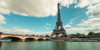 塞纳河旁的埃菲尔铁塔和船只2，巴黎，时光流逝