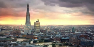 日落时分的伦敦城、泰晤士河和碎片大厦
