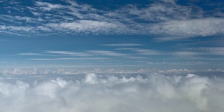 高清-在云端飞行