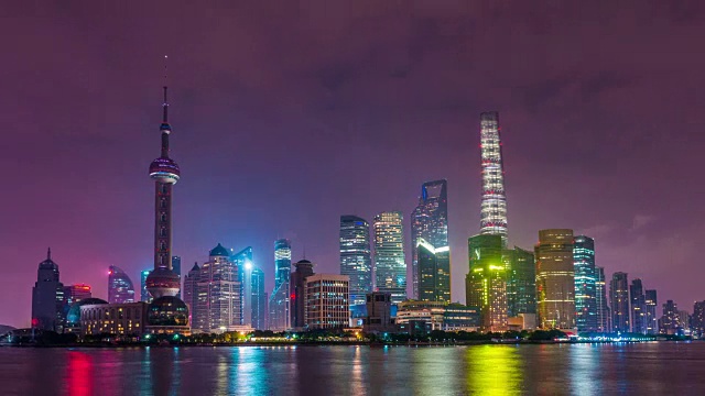 延时摄影4k上海浦东市中心的夜晚，中国