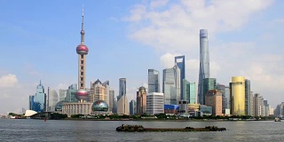 从浦东新区外滩的天际线-上海的商业区。上海是中国最具活力的城市。