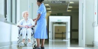 医院走廊民族护士轮椅病人