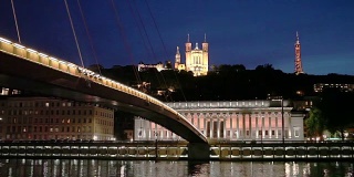 里昂市Saone河的夜景