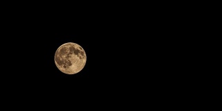 满月在天空中升起和移动的时间间隔