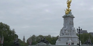 维多利亚女王纪念碑和大本钟