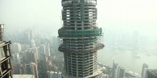 正在建设中的上海铁塔航拍图