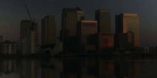 伦敦金丝雀码头金融区黎明时分的时光流逝