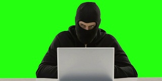 电脑黑客使用笔记本电脑