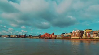 英国伦敦泰晤士河上的超延时不间断POV船游视频素材模板下载