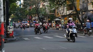 胡志明/西贡，越南- 2016:街道繁忙的亚洲城市生活慢镜头视频素材模板下载
