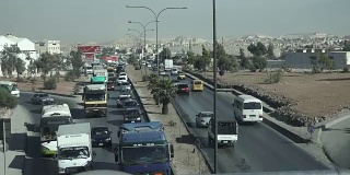 中东繁忙的高速公路