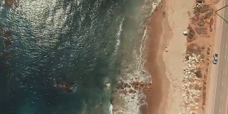 加州马里布海滩上的4k空中翻盘