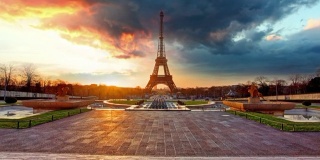 巴黎-埃菲尔铁塔。