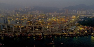 鸟瞰香港船舶货柜码头