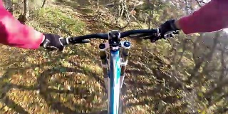 高清:极限唐希尔山地自行车-股票视频