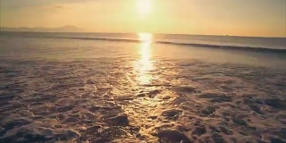 无人机拍摄的日落海景