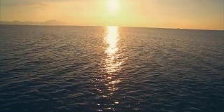无人机拍摄的日落海景
