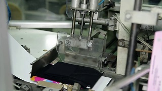 服装厂的包装机视频素材模板下载