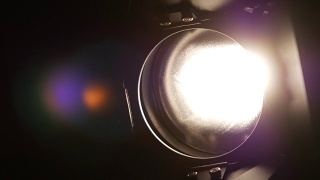 照明设备，闪光灯或聚光灯，开或关，黑色，特写视频素材模板下载