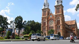 胡志明市/越南西贡-2015年11月：西贡圣母院大教堂视频素材模板下载