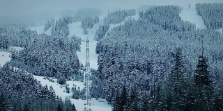 滑雪上山