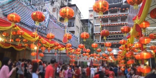 在曼谷唐人街的冷诺依寺庆祝中国新年。