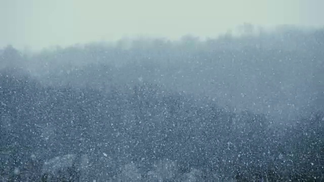 戏剧性的大雪在斯洛文尼亚阿尔卑斯山，迪瓦卡。
