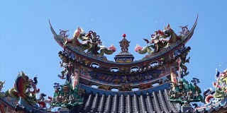 台湾中华陶庙屋顶上的亚洲龙
