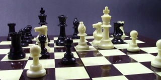 棋中复杂的位置，当白兵主动向前走两格时
