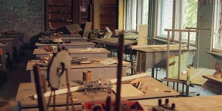 切尔诺贝利核灾难后的城市——受污染学校的教室