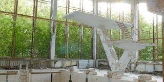 切尔诺贝利-废弃城市中心的室内游泳池