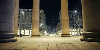 广场与城市交通中的古典圆柱