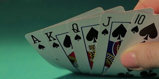 33、幸运的初学者在扑克游戏中抓住好手，成功的投资