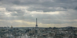 巴黎上空的云渐渐聚集