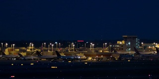 ATL机场航站楼晚间外观
