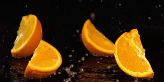 两段真正的慢动作的橘子下落的视频