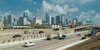 休斯顿TX高速州际交通与市中心的背景