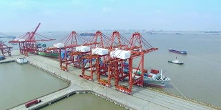 上海商业货柜码头鸟瞰图。4k