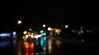 黑暗Dash摄像机汽车场景在一个雨夜视频素材模板下载
