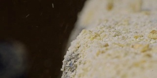 磨盘磨小麦的微距镜头