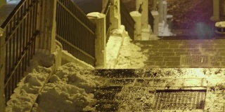 冰冻的楼梯夜冬天