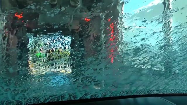 洗车，水和挡风玻璃
