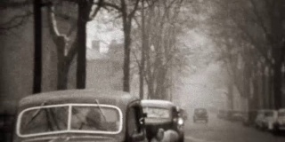 1941年:冬季暴风雪导致汽车抛锚，交通堵塞。