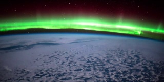 从国际空间站上看到的夜晚的地球。这段视频由美国宇航局提供