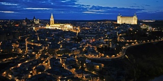 托莱多城市景观与阿尔卡扎在黄昏，西班牙