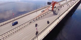HD -骑自行车的马拉松横跨大桥