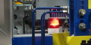 工厂机器亮红灯