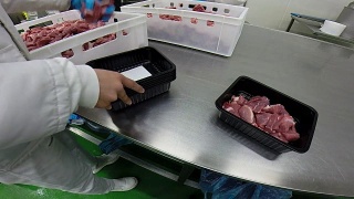 新鲜肉片装箱视频素材模板下载